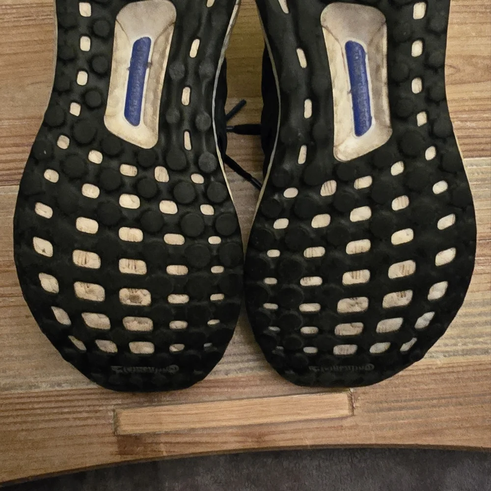 Adidas UltraBoost - Picture 2 of 7